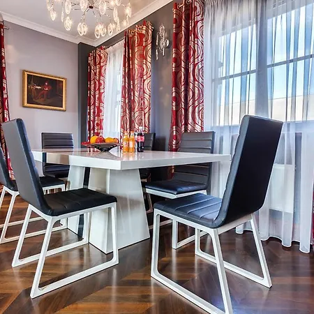 Apartment Penguin 2271